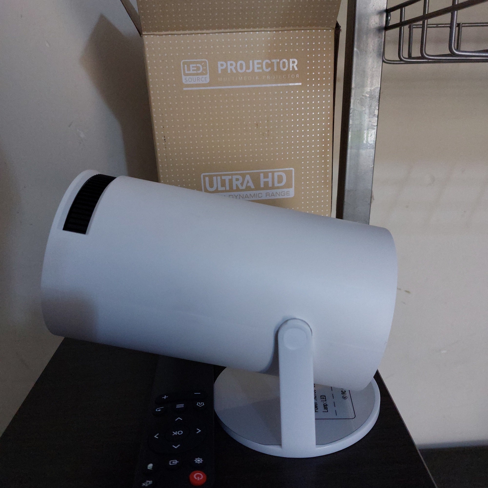 Proyector HY 300