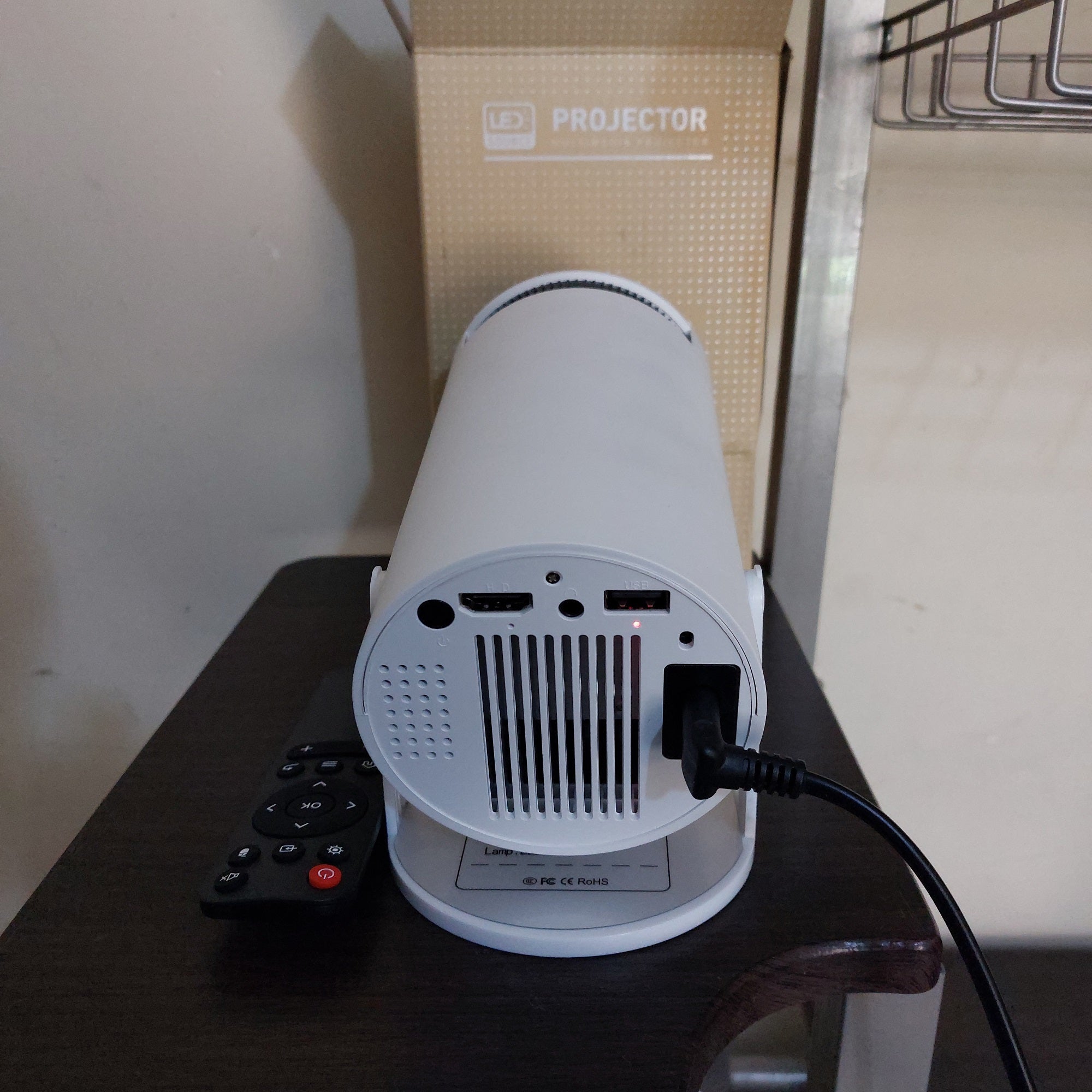 Proyector HY 300